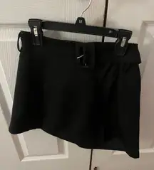 black mini skirt 