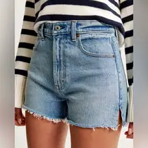 NWT Abercrombie Fitch The Mom Short High Rise Curve Love Cutoffs Denim Size 35