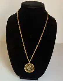 Avon Bicentennial Vintage Coin Pendant Necklace 1976 USA Commemorative Medal