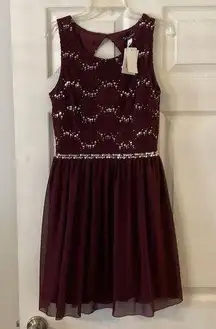 XTRAORDINARY TEEN DRESS SIZE 9 BRAND  NEW LENGTH 34” BUST 28” COLOR BURGUNDY