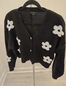 Love Tree Women's L Cropped Daisy Floral Cardigan, Black White Knit Sweater