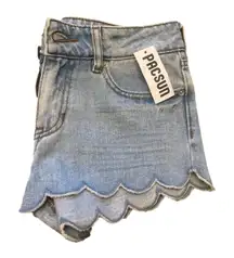 PacSun Bullhead scalloped edge denim shorts size 3 NWT.‎ 00T3