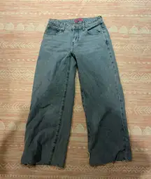 edikted Raelynn Washed Low Rise Jeans