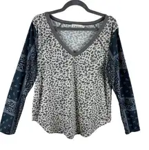 Amoli Paisley Cheetah Print Long Sleeve V-Neck Soft Stretchy Cotton T-Shirt Sz L