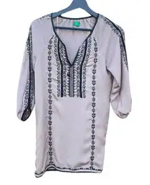 Freeway size small lovely embroidered blouse