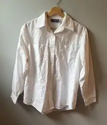 Vintage 90s White button-up shirt with a relaxed fit