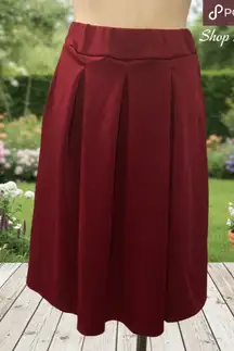 Lady’s pass the knee skirt