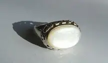 Silver Size 9 Ring With Wide Mother of Pearl