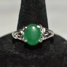 Classic Willow Green Oval Smooth Stone Inset Silver Tone Metal Size 10 Y2K Ring