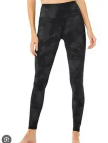 ALO HW SOLARIZED FULL LENGTH LEGGINGS IN BLACK TIE DYE