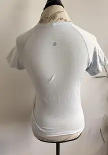 Lululemon Swiftly Tech Crew Top Blue, Size 6, Short Sleeve Flaw