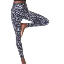 The Super Sculpt Blue Abstract Animal Print Pocket 7/8 Leggings