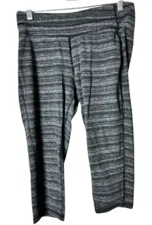 tek Gear  Women's Gray Patterned  Athletic Sporty Workout Capri Leggings Sz M