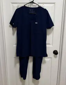 FIGS HW Yola Freex Lined Pants and Catarina One Pocket Scrub Top V Neck Navy M
