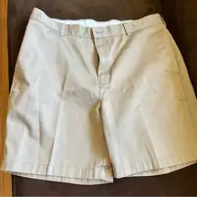 L.L.Bean Natural Fit Kaki Brown Shorts 100 % Cotton Sz 38 Pockets Thick Material