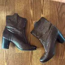 Frye Carson Mid Heel Short Leather Western Boho Ankle Boots