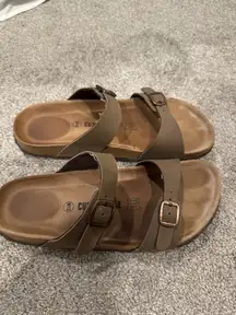 Cushionaire Sandals Buckle