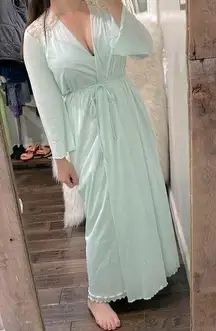 Vanity Fair Vintage sea foam green maxi ship and robe set  size 36