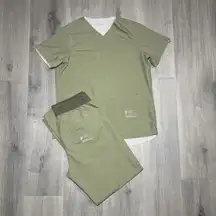 FIGS Reversible Scrub Set