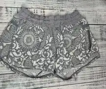 Lululemon Athletic Shorts Beachy Floral White Fossil / Wee Stripe White Fossil 4