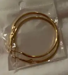 gold hoop earrings 