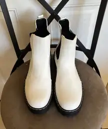 NWOB 8.5  White Boots
