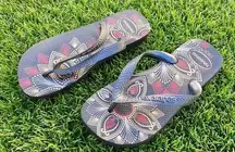 Havaianas Black Gold Red Paisley Thongs Flip Flops Sandals Size 6W 37-38 MINT!