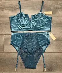 Mentionables Velvet Bustier Bra And High Waist Crotchless Garter Panty Blue 1X