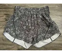 Lululemon Track That Mid-Rise Lined Short 5" Offbeat Alpine White Black size 6