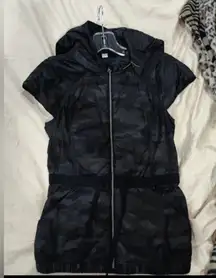 Lululemon spring fling puffy vest size 4 camo hoodie 