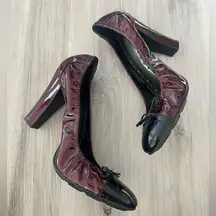 BCBG 9.5 Burgundy Cap Toe Bow Scrunch Heels