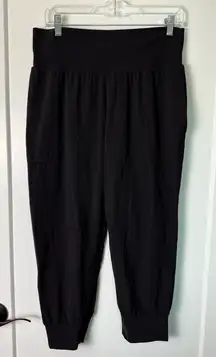 Athleta Crop Salutation Jogger Black High Rise Buttery Soft Yoga Athleisure L
