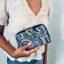 VERA BRADLEY Dark Light Blue Beige Paisley Turn Lock Zippered Clutch Wallet