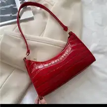 Elegant Red Crocodile Pattern Shoulder Bag