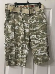 Rock Revival Mens Khaki Camo Cargo Shorts are a size 36.