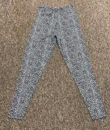 blk/ gray & off wht leopard leggings small.