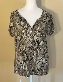 New! Sanctuary Short Sleeve V Neck Henley Tee Snakeskin Print XS