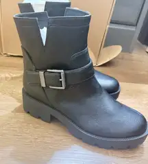 New Zodiac Women’s Leather Boots Stile,size 6M