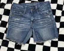 💙 American Eagle longer denim shorts // size 00 // vintage AE fit 