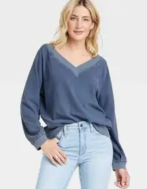 Women’s  Vneck long sleeve shirt textured slouchy moth Blue Lg