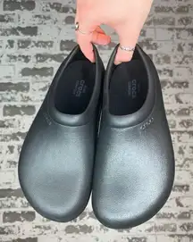 Crocs | women black dual comfort clogs