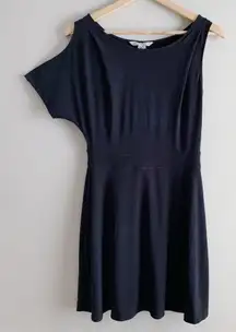 BCBGeneration Sleeveless Mini Cocktail Dress in Black, Size Small‎