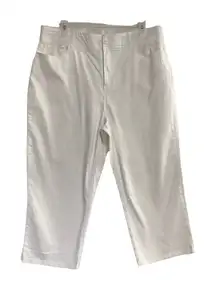 CHRISTOPHER & BANKS Women’s White Jean Capri’s, Size 12, Belt loops, 5 pockets