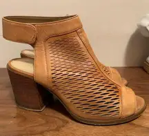 Vince Camuto Lavette Peep Toe Booties size 5M