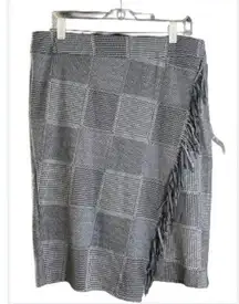 SOHO Womens Size 10 Black and White Houndstooth Pencil Skirt with Fringe Hem