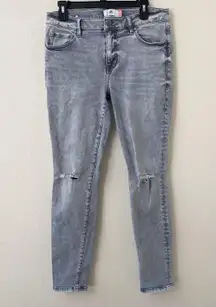 Size 10 High Skinny Gray Distressed Knee Jeans Style 3939