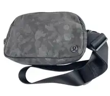 Lululemon Everywhere Belt Bag Black Gray Camo Pockets Keys Fanny Pack Handbag