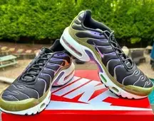 Nike NEW  Air Max Plus - 6 Youth (fits a Womens US 7.5)