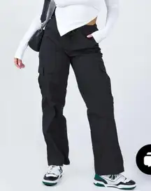 Princess Polly Flossie Parachute Pants Women’s 4 Black Cargo Pockets 100% Nylon