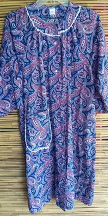 Vintage S  Cottagecore Short Sleeved Snap Front Paisley House Dress Robe
